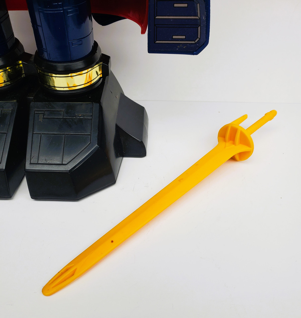 Bandai (1995) Power Rangers ZEO Deluxe Auric The Conqueror Zord