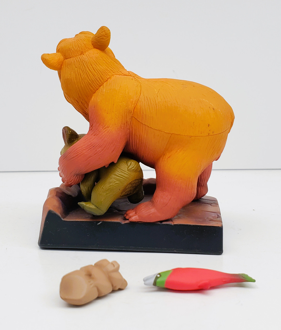 Edmond wolf jr. フィギュア　カナダ　 アライグマ　ビーバー　クマ Tomy JAPAN Disney Magical Collection Brother Bear and Coda figure