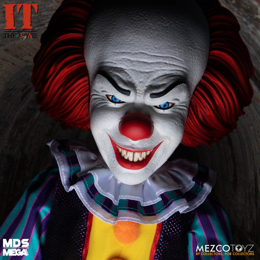 Mezco Mega Scale Talking IT Pennywise (1990)