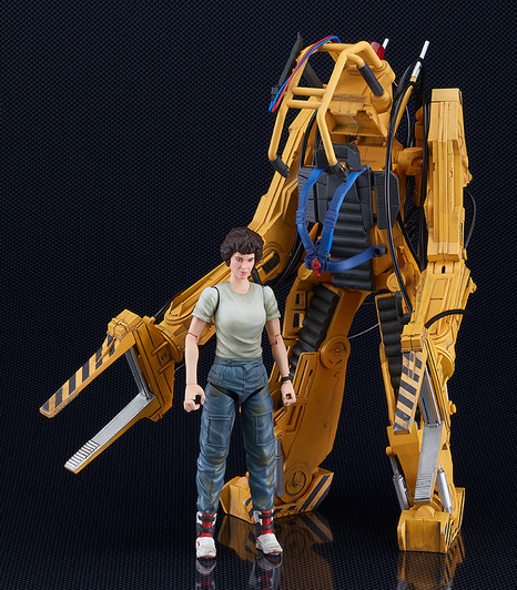 Good Smile Moderoid ALIENS Power Loader and Ripley Model Kit