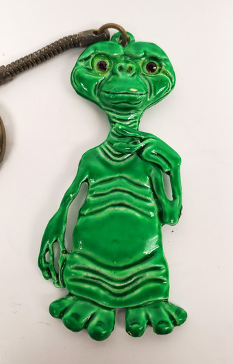 E.T. The Extra Terrestrial keychain E.T. with flowers (No package)
