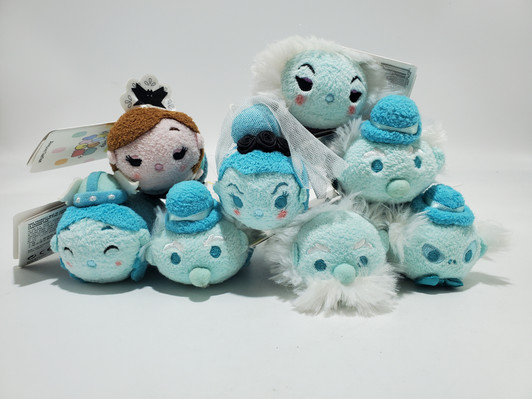 Disney Theme Parks Exclusive  Haunted Mansion Tsum Tsum set of 7