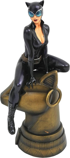 Diamond Select Toys DC Gallery: Catwoman PVC Diorama Figure, 9"