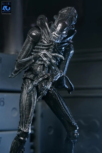 NECA Aliens - 7" Scale Action Figure - 40th Anniversary Ultimate Warrior Xenomorph (Black)