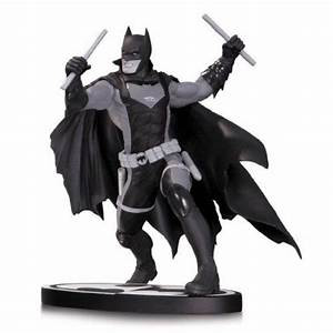 Batman Black & White Series Batman Earth 2 Statue