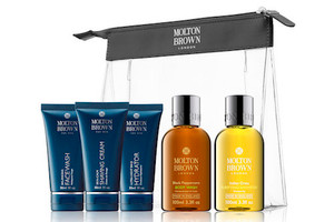 Molton Brown Mens’ Travel Luxuries Set – London Via The World Molton Brown Mens’ Travel Luxuries Set – London Via The World