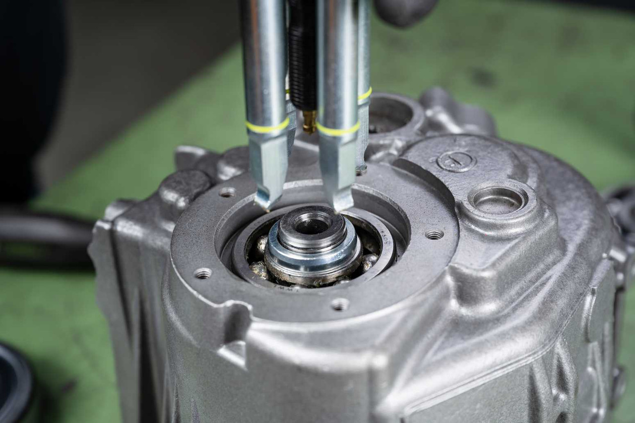 Kukko 43-2 Self-Centering Puller Set – 2 Crank Legs, 70x70 Mm – Perfect For Tight Spots & Electrical Work