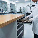Workbench with drawer casing 16G, height 850 mm, Beech Marine Ply worktop, 12×20G, Worktop length: 1500mm in use