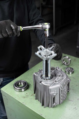 Kukko PULLPO Ball Bearing Puller Set K-70-C Kukko in-use alternate view