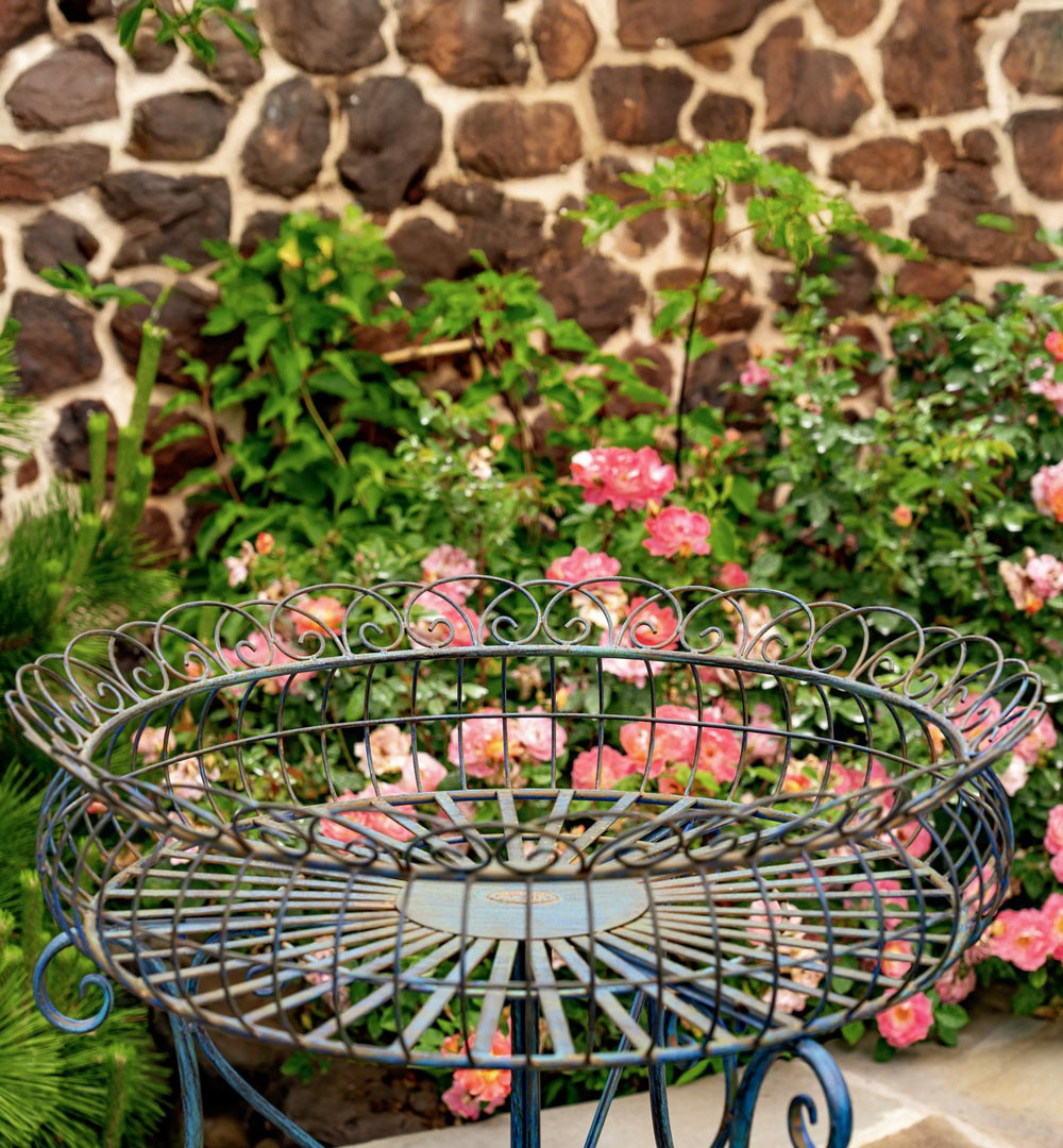 Round Plant Stands with Baskets “Copenhagen 1843” | Gresham Flower
