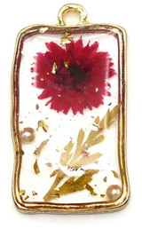 Approx. 22x14mm Wavy Rectangle Pendant w/Dried Flower & Faux Pearls, Gold/Red