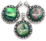 1pc Approx. 30x22mm Freshwater Shell (Dyed/Assembled) Round Pendant, Green/Antique Silver