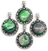 1pc Approx. 30x22mm Freshwater Shell (Dyed/Assembled) Round Pendant, Green/Antique Silver