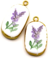 30x16mm Porcelain Oval Pendant w/Lavender, White/Purple/Gold