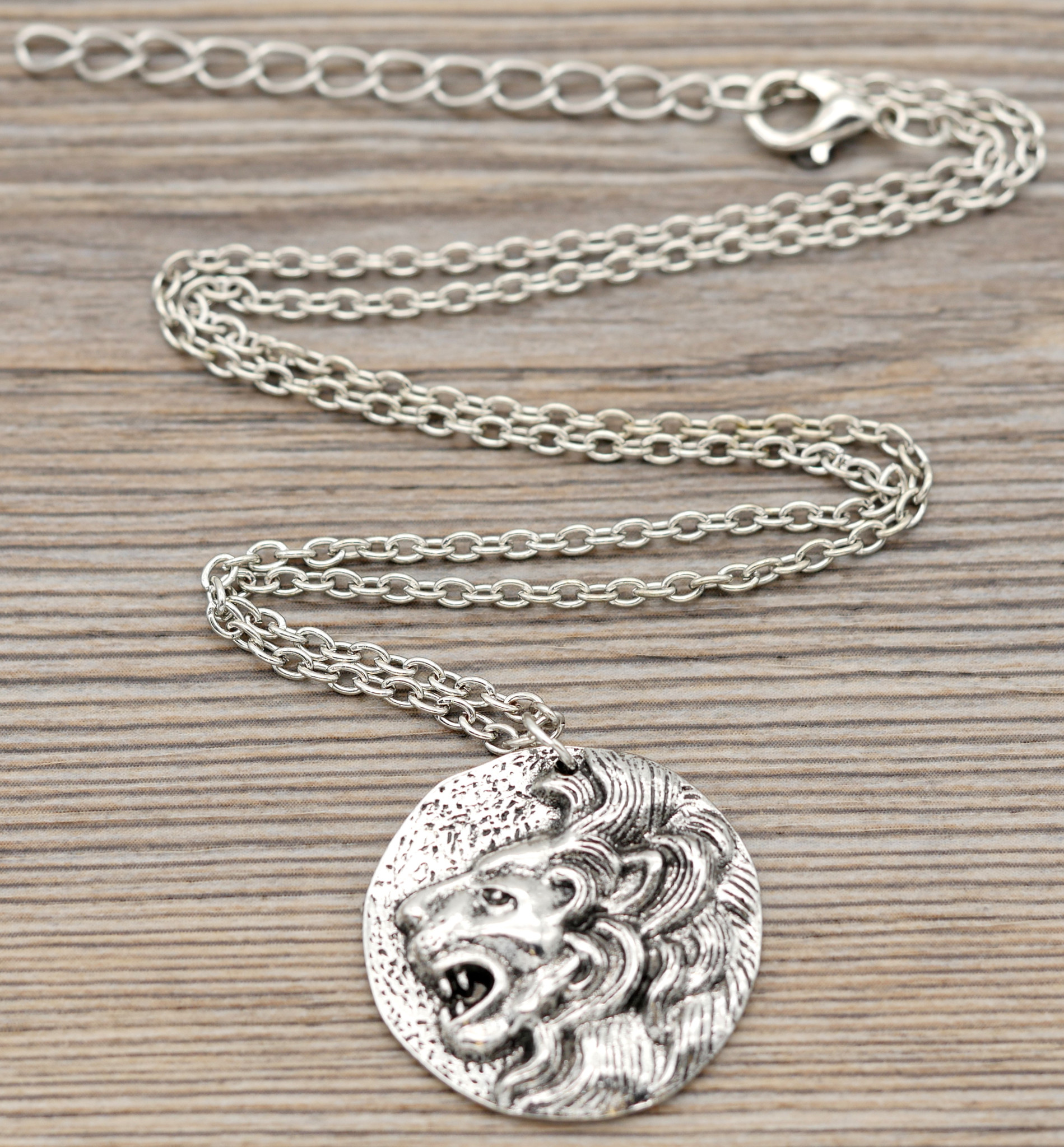 STAINLESS STEEL GOLD LION HEAD PENDANT 30ROUND BOX CHAIN/44g R518