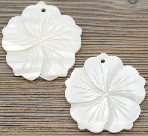 Approx. 32mm Carved Freshwater Shell Flower Pendant