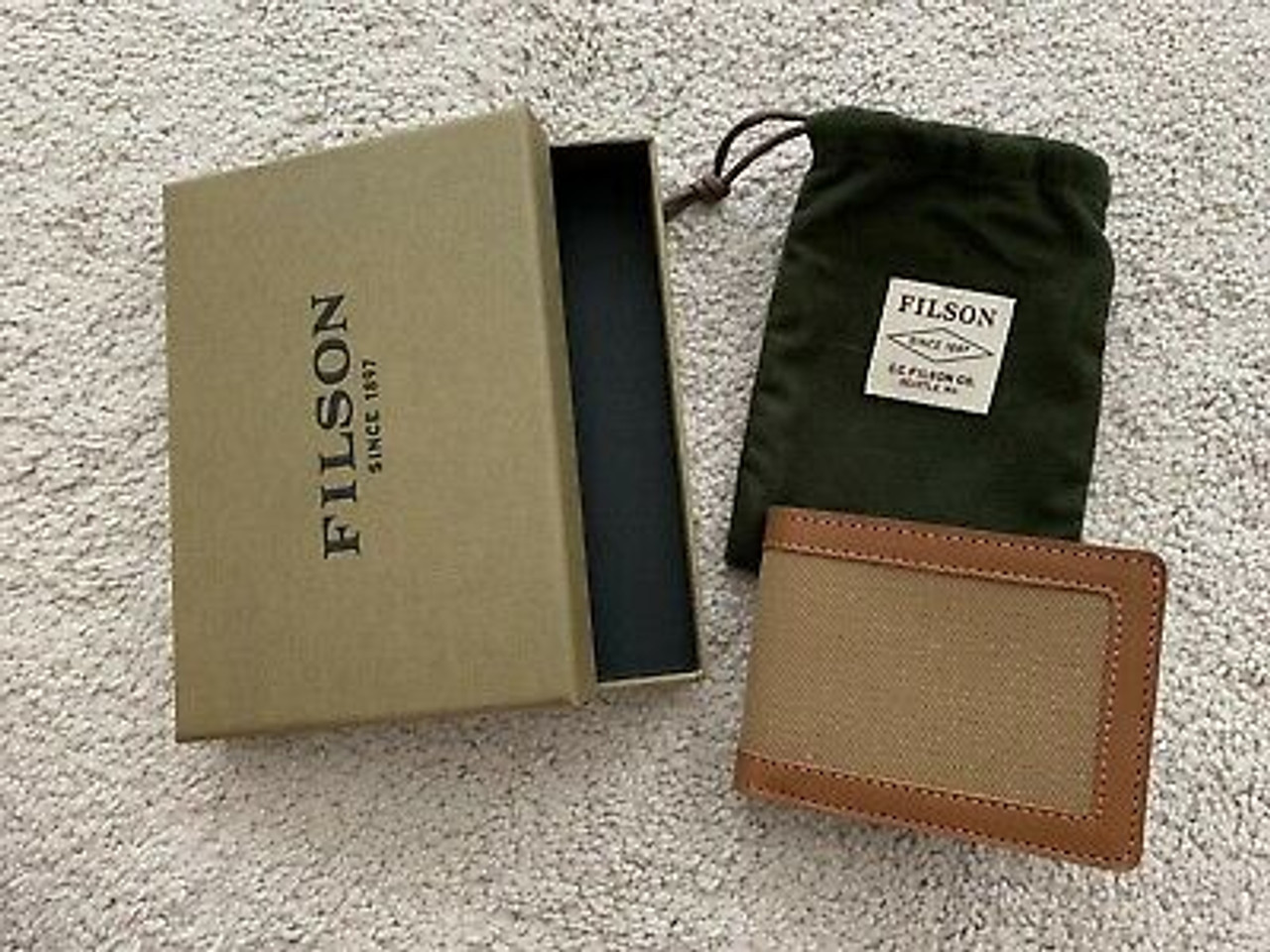 Filson Rugged Twill Outfitter Wallet