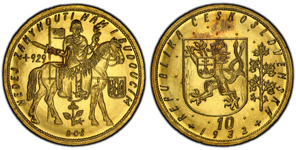 1081629 CZECHOSLOVAKIA. Republic. (1918-1939). 1932 AV 10 Ducats. PCGS MS65.  By J. Benda (Obv.) & O. Spaniel (Rev.). Kremnitz. Edge: Milled. REPUBLIKA ČESKOSLOVENSKÁ. Czech lion with Slovak shield, denomination and date below / NEDEJ·ZAHYNOUTI·NÁ...