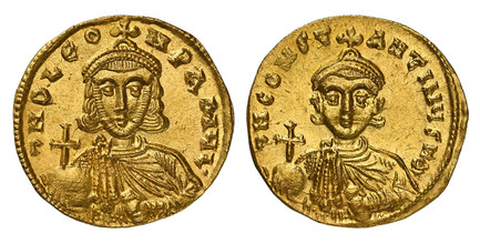 1087074 BYZANTINE.  Leo III. (Emperor, 717-741). Struck 720-740/1 AD. AV Solidus. NGC MS (Mint State) Strike 5/5 Surface 4/5 Brushed.  Constantinople, 9th officina. 4.41gm. d NO LEON PA MUL. Crowned facing bust of Leo, holding cross on globe and a...