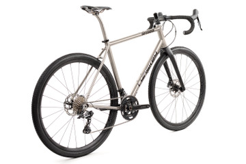 GR300 Gravel Bike | External Cable Routing