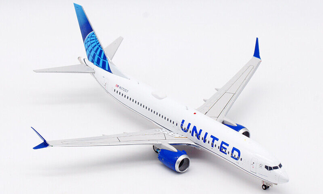 Inflight 200 United Airlines Boeing 737 MAX 8 N37257 with stand 