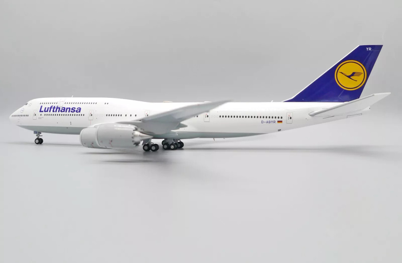 JC Wings Lufthansa Boeing 747-8 D-ABYR Scale 1/200 EW2748003