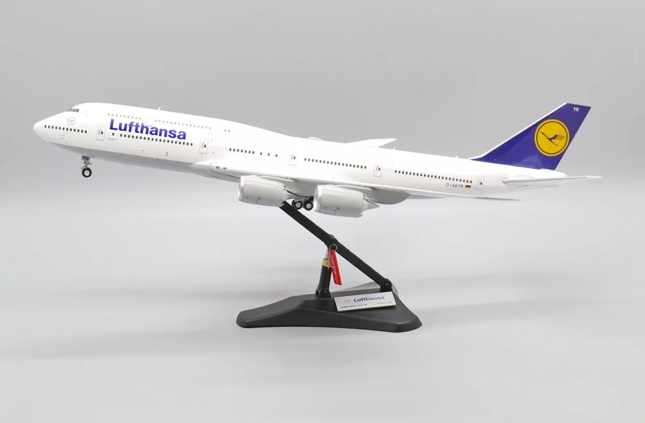 JC Wings Lufthansa Boeing 747-8 D-ABYR Scale 1/200 EW2748003