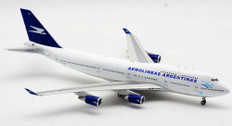Inflight 200 Aerolineas Argentinas Boeing 747-400 LV-AXF with stand Scale 1/200 IF744AR0920