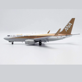 JC Wings Boeing 737-700 All Nippon Airways "Gold" JA01AN Flaps Down Scale 1/200 EW2737001A