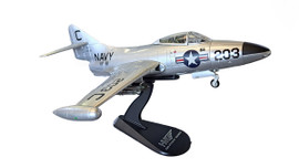Hobbymaster Grumman F9F-2 "Jolly Rogers" Lt. Lawrence Cauble, VF-61, Scale 1:48, HA7205 Hobbymaster Grumman F9F-2 "Jolly Rogers" Lt. Lawrence Cauble, VF-61, Scale 1:48, HA7205