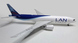 Gemini Jets LAN Cargo Boeing 777-F N772LA in LAN Cargo livery, scale 1/400. Detailed diecast collector model aircraft reference GJLAN949.