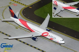 Gemini200 1/200 Delta Boeing 767-400ER N845MH flaps down model G2DAL1446F