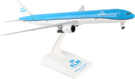 Skymarks KLM Boeing 787-9 with Gear Scale 1/200 SKR945