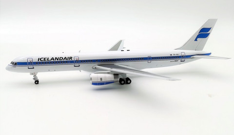 Inflight 200 Icelandair Boeing 757-28A TF-FIK With Stand Scale 1/200 IF752FI1222