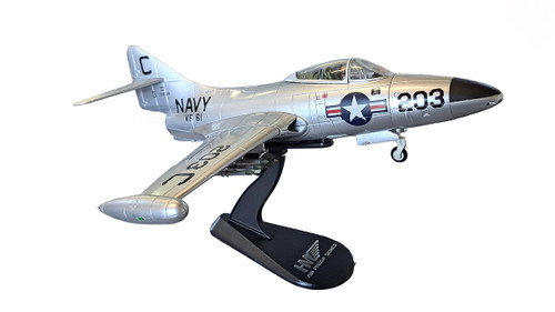 Hobbymaster Grumman F9F-2 "Jolly Rogers" Lt. Lawrence Cauble, VF-61, Scale 1:48, HA7205