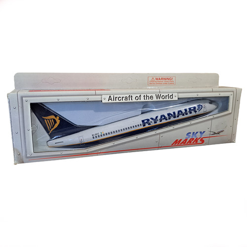 Skymarks 1/130 Ryanair Boeing 737-800 SKR350 snap-fit display model aircraft