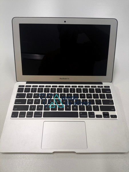 Lote 18 Un Macbook Air 7.1 e 01 Un MacBook Pro Retina 15"