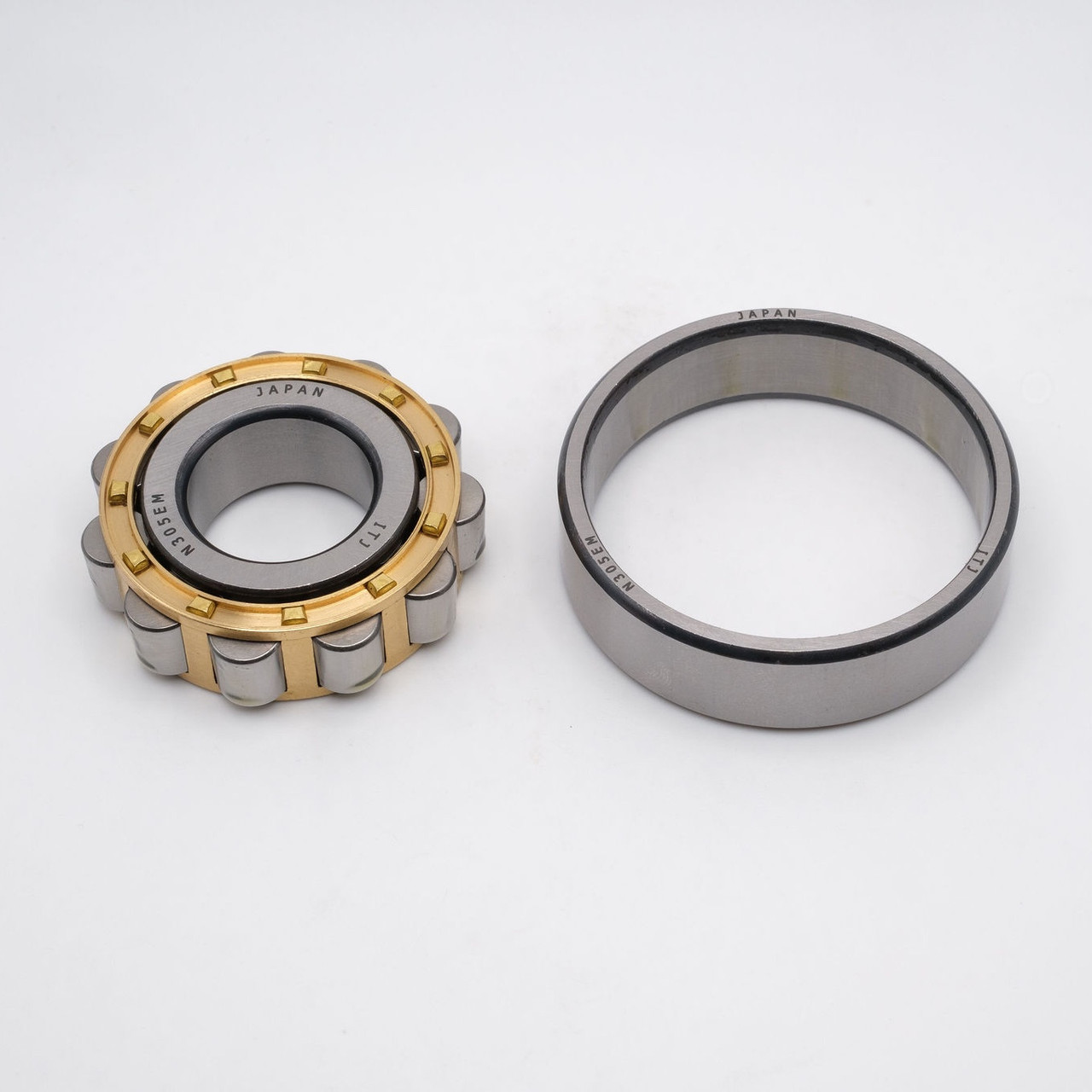 N212M Cylindrical Roller Bearing Brass Cage 60x110x22 Separated View