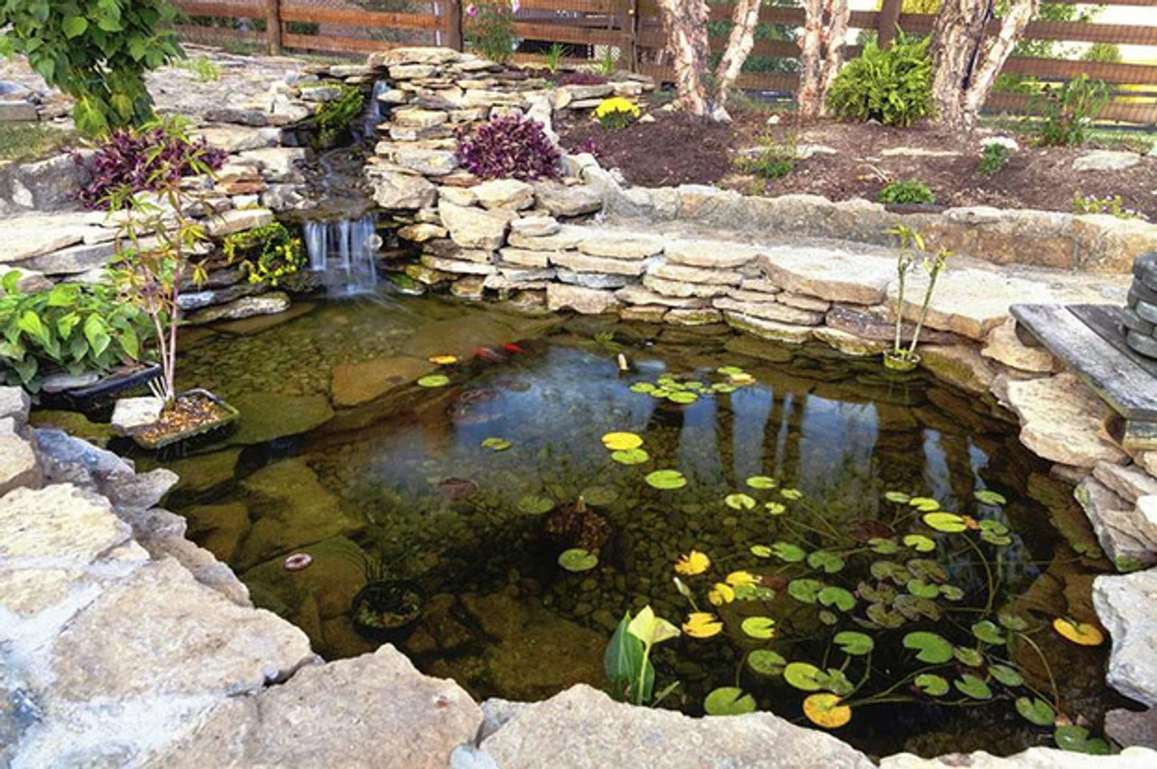 Close-up of 25' x 200' EPDM pond liner, highlighting its durability and UV-resistant material. Close-up of 25' x 200' EPDM pond liner, highlighting its durability and UV-resistant material.