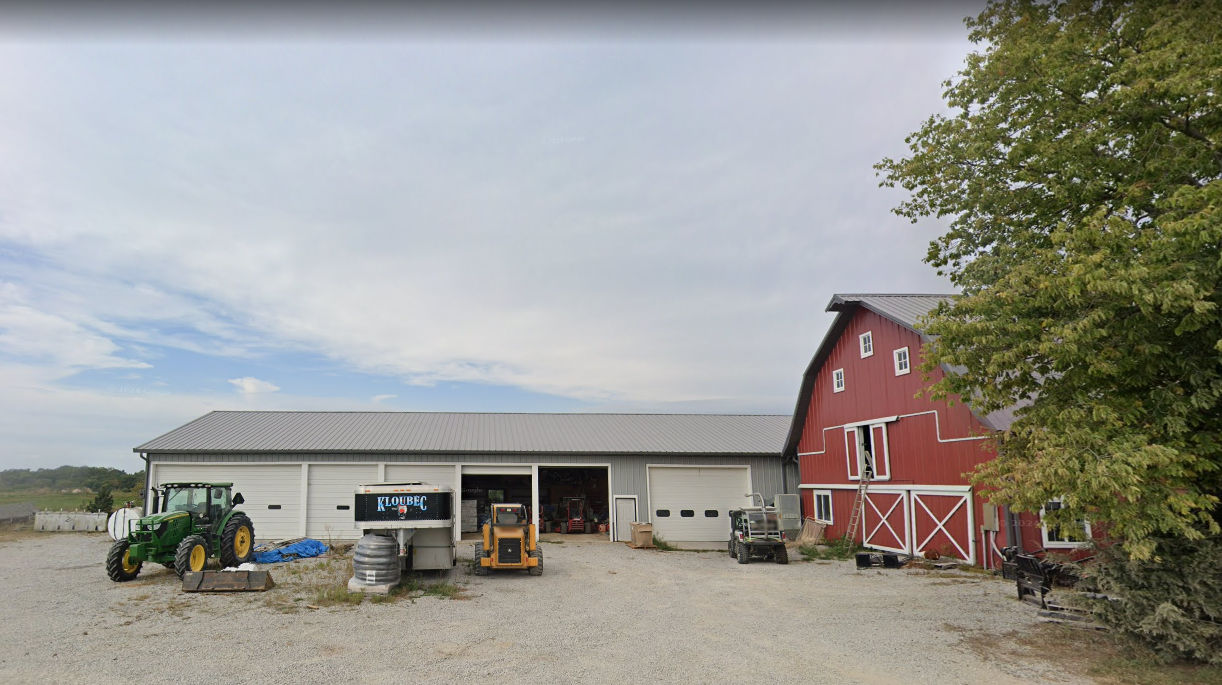 Kloubec Koi Farm in Iowa is one of the largest American koi farms, producing vibrant koi with Japanese bloodlines, including Kohaku, Showa, and more.