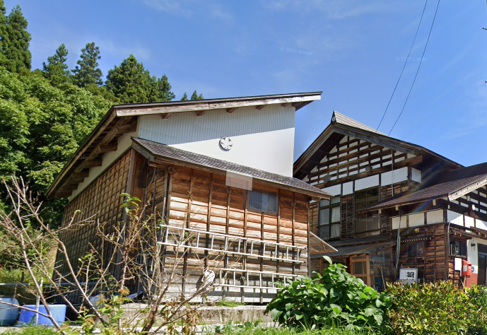 Saito Koi Farm in Niigata, Japan, breeds award-winning Kohaku, Showa, and Ginrin koi with elite genetics, vibrant color, and standout skin features.