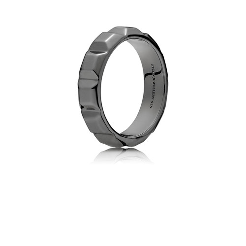 Utzon Jewellery Copenhagen – smykker – stor pyramide ring i sort sølv