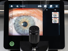 Haag-Streit Elara 900 Slit Lamp with eye on the screen