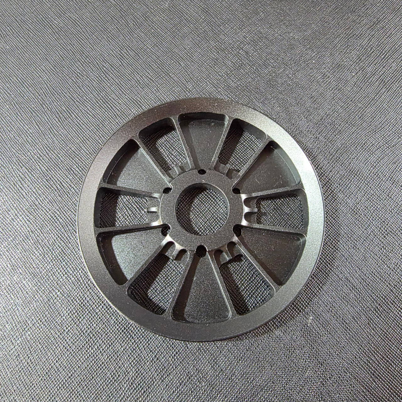 1/4 Scale AC Cobra Halibrand Wheel centre Black (1)