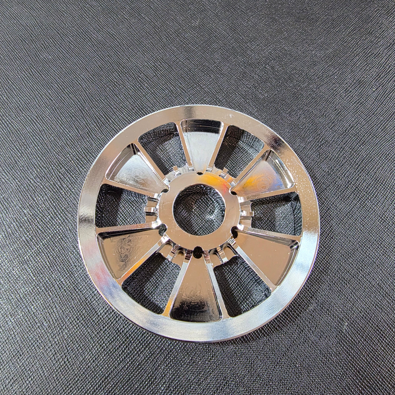 1/4 Scale AC Cobra Halibrand Wheel centre Chrome (1)