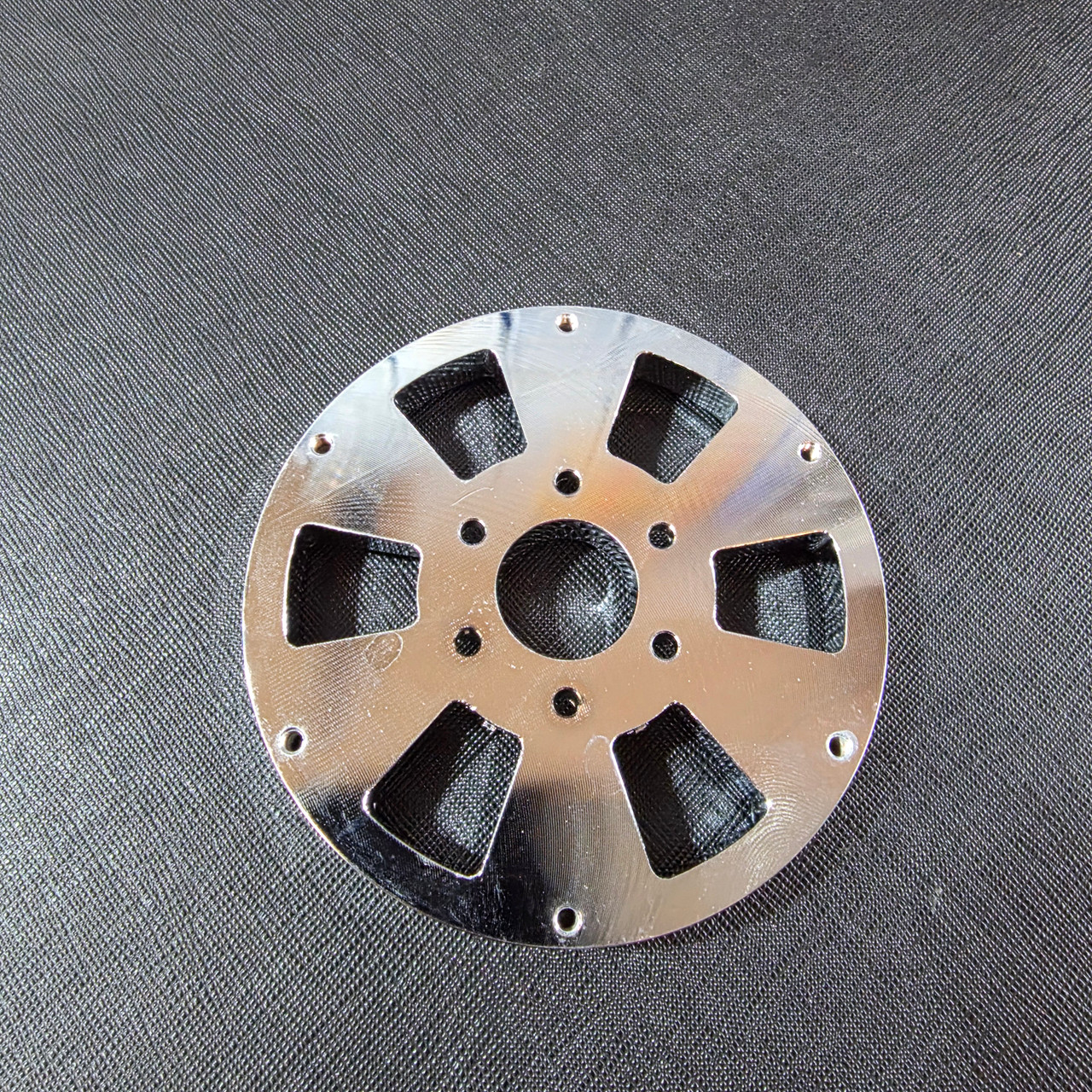 1/4 Scale AC Cobra Halibrand Wheel centre Chrome (1)