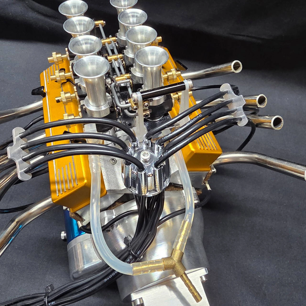 1/4 Scale V8 Nitro Powered 8 Carburettor Engine