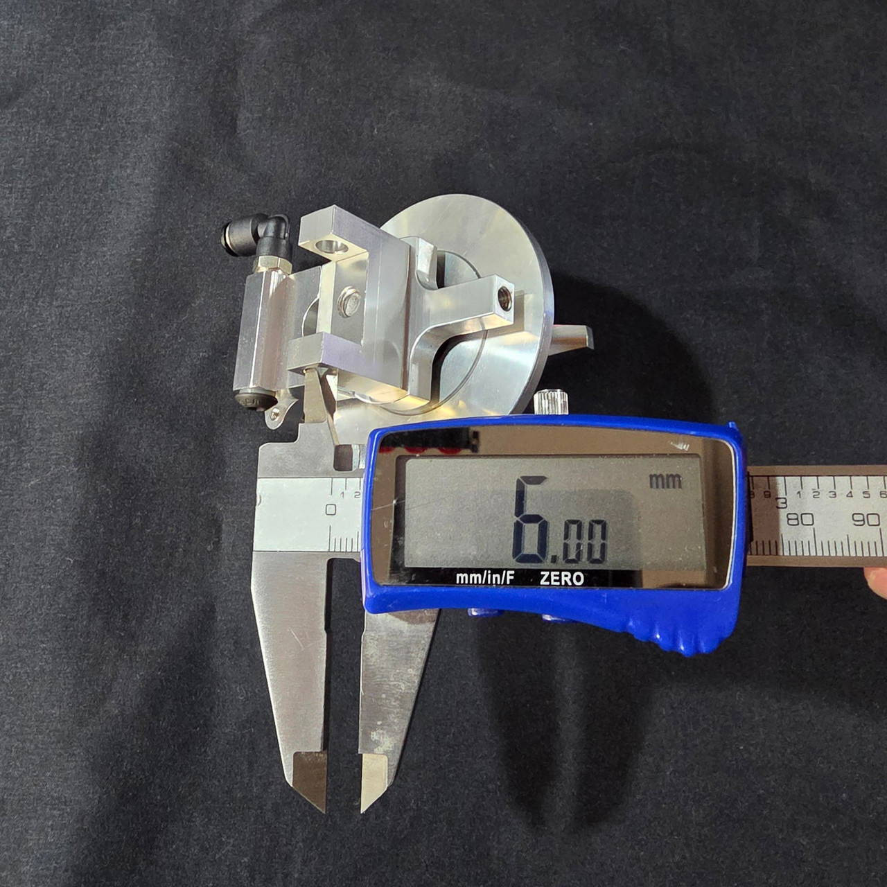 1/4 Scale Front Hyraulic brake set with Spindle (2)