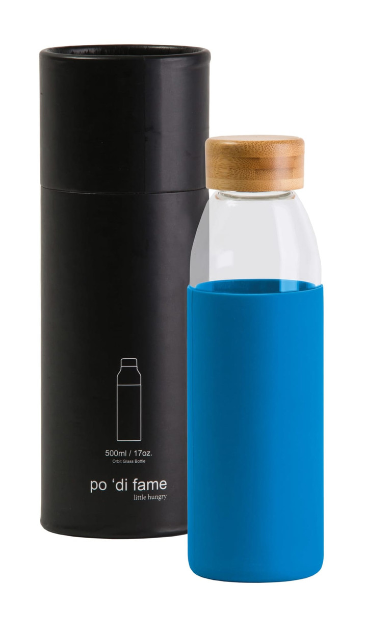 A drink bottle with a clear glass body, blue silicone sleeve, and wooden lid, presented in a black cylindrical box.