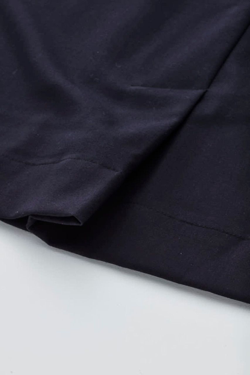 A dark navy cargo skirt featuring a comfortable waist and a smooth fabric texture. It has a brand logo present.